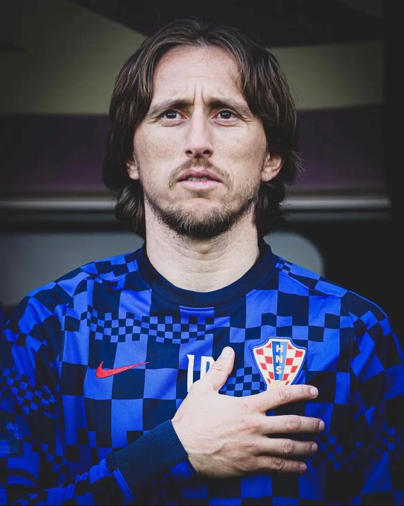 卡拉格向萨拉赫致歉：若惹你不高兴了我道歉，但你也得守规矩