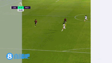 前锋连续助攻，团队配合默契